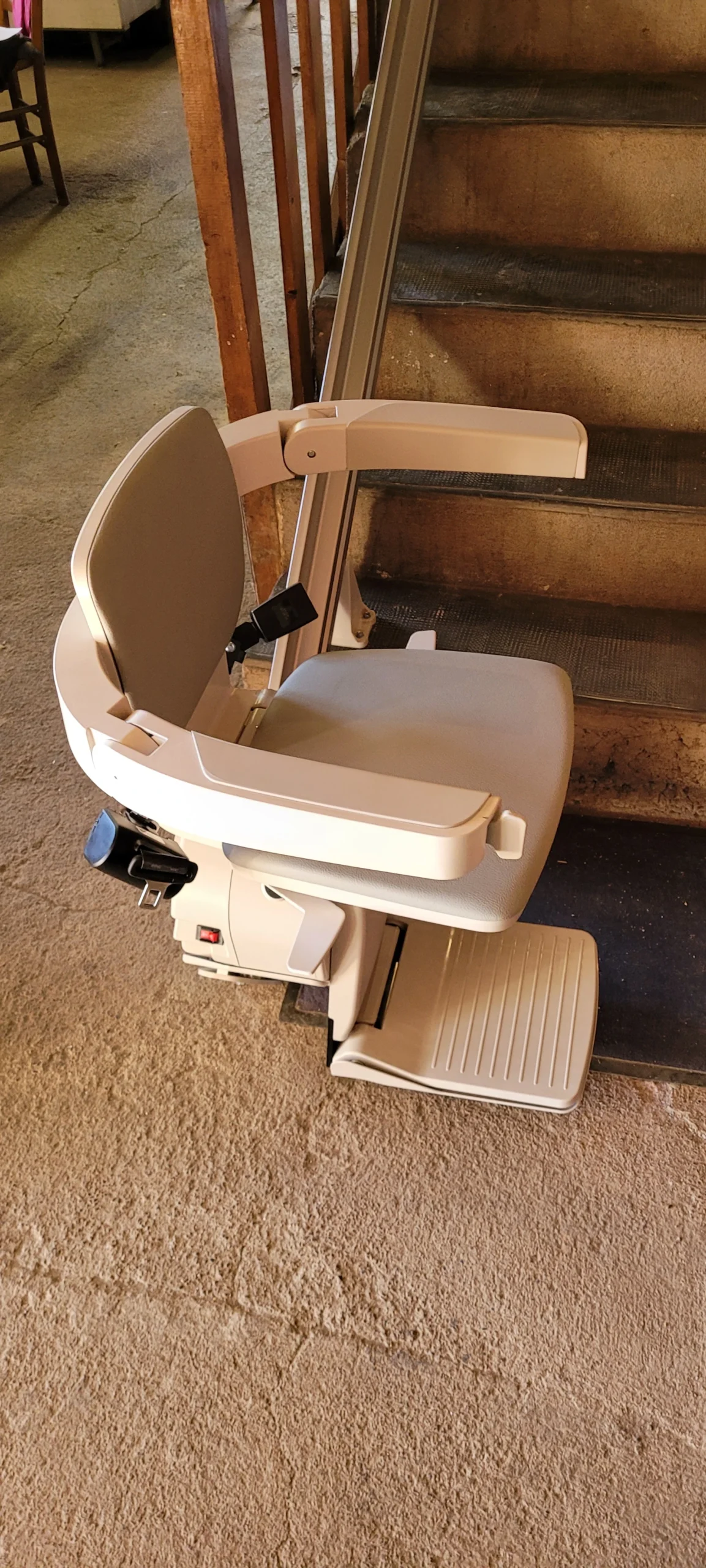 Fauteuil monte-escaliers droit
Marque Bruno
Modèle Elan
Rail motorisé rabattable